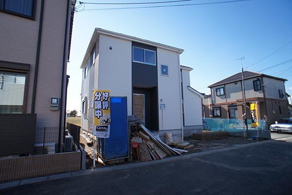 Local photos, including front road. 11 / 12 shooting