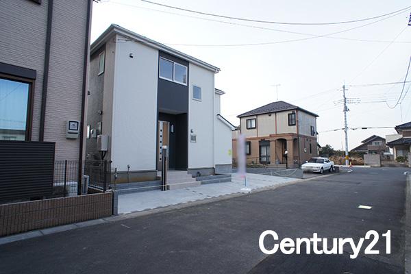 Local photos, including front road. 12 / 26 shooting