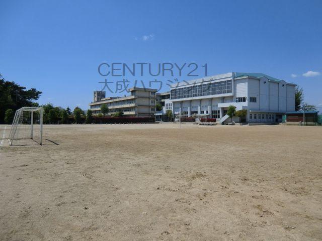 Junior high school. Kazo 700m to West Junior High School