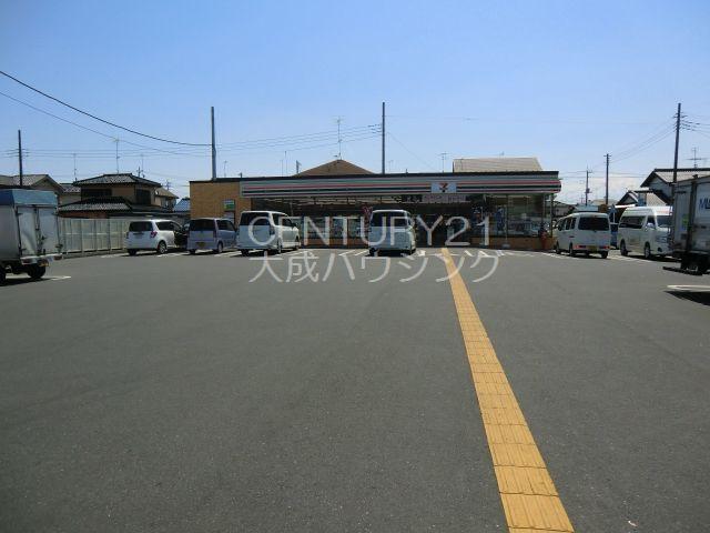 Convenience store. 705m to Seven-Eleven