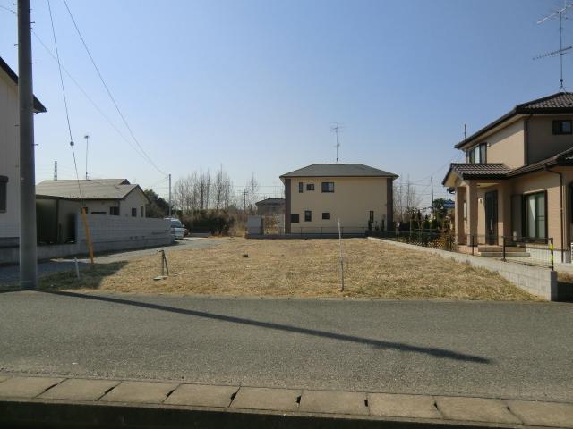 Local land photo. Shooting from the property northwest side (April 2013)