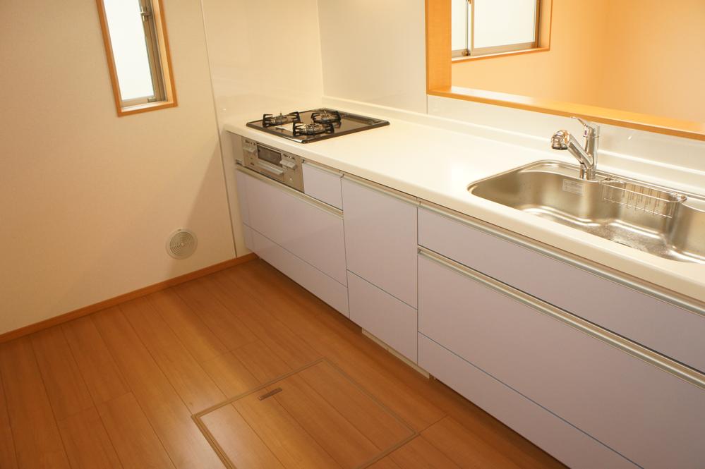 Kitchen. Indoor (10 May 2013) Shooting