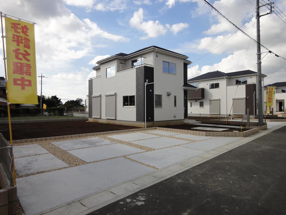 Local photos, including front road. Local (10 May 2013) Shooting