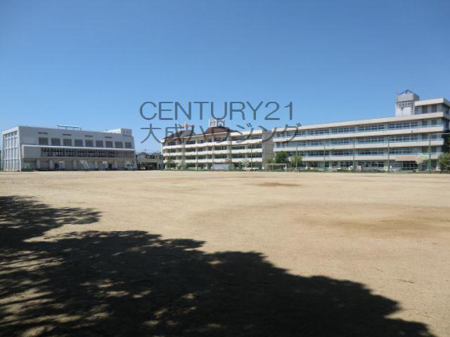 Junior high school. Kazo 1590m to the East Junior High School