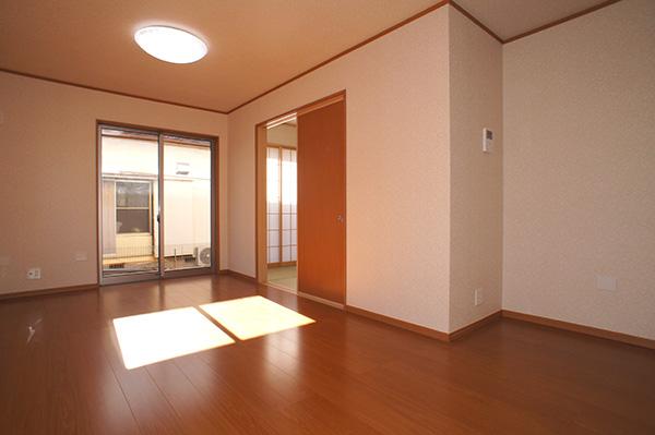 Living. Conversation of your family is lively, Open-minded LDK Local (11 May 2013) Shooting