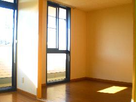 Living and room. Sunny bright impression so good situated.