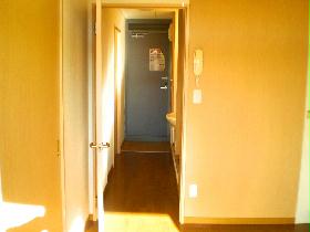 Entrance. During the day it is very warm because even sunshine is plugged into the front door.