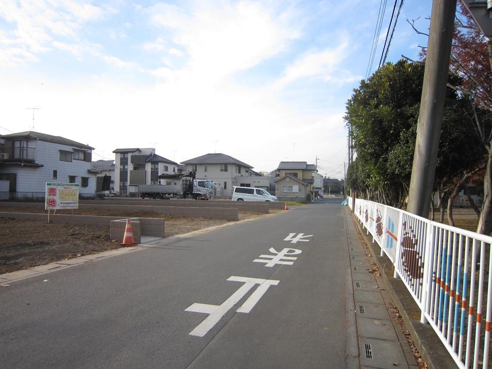 Local photos, including front road. Front road with a space ☆ 