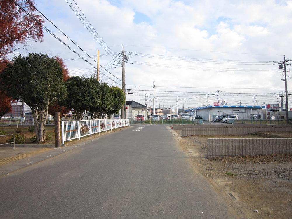 Local photos, including front road. Local (12 May 2013) Shooting