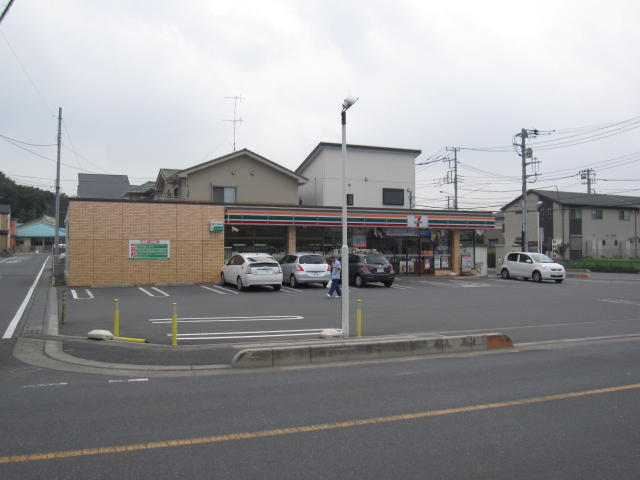 Convenience store. Seven-Eleven (convenience store) up to 100m