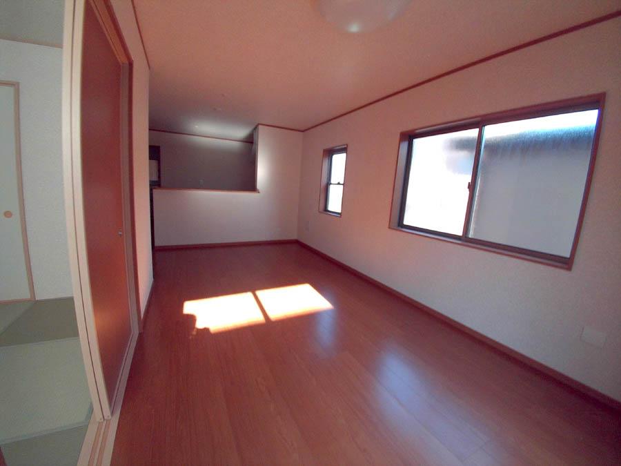 Living. Was building completed. Such as the actual image from per yang, We have to wait all the time so you can see directly. 