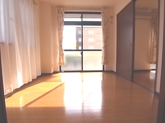 Other room space. Warm room.