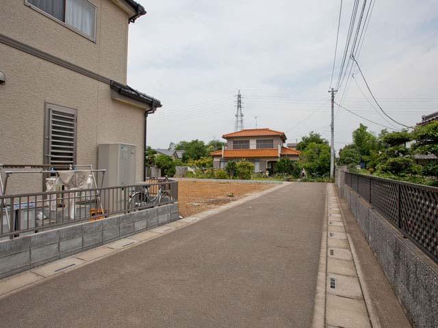 Local photos, including front road. Local (July 2013) Shooting