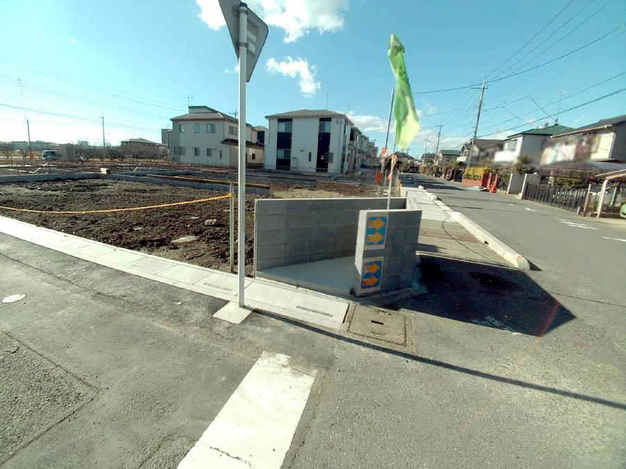 Local photos, including front road. Building 3 We offer the same use the finished model house of this property. Please feel free to contact us.