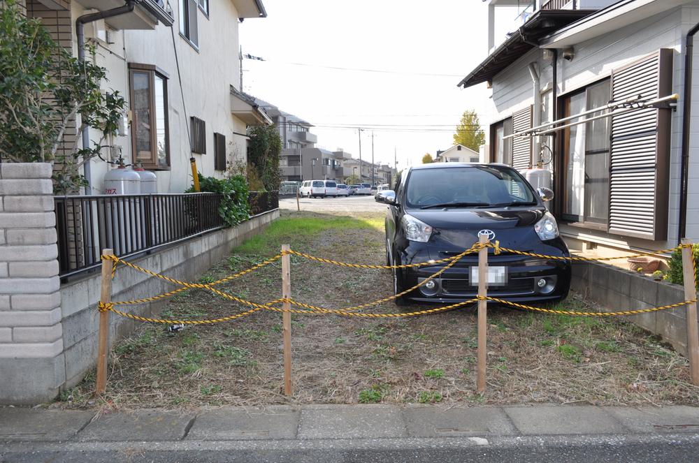 Local land photo. You easily can pass the next to even stop the car because the frontage is wide. Local (11 May 2013) Shooting