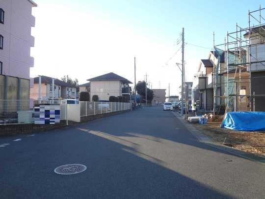 Local photos, including front road. Frontal road