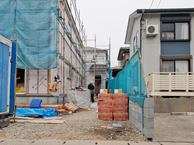 Local appearance photo. ■ Hanuki Station 4 minutes! ■ I'm glad 1F shutters with shutter! ■ P2 units (by car) ■ Popular face-to-face kitchen 15 quires more!