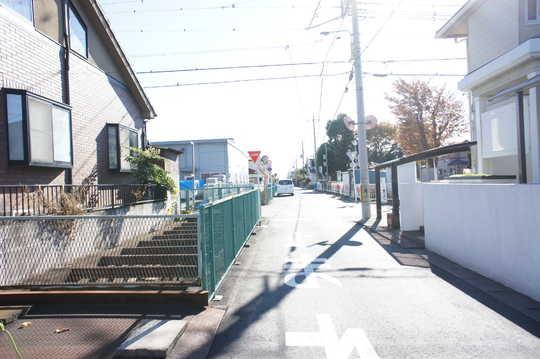 Local photos, including front road. Frontal road