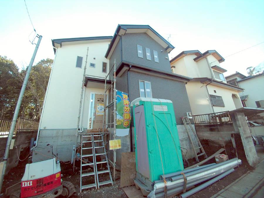 Local photos, including front road. We offer the same use the finished model house of this property. Please feel free to contact us.