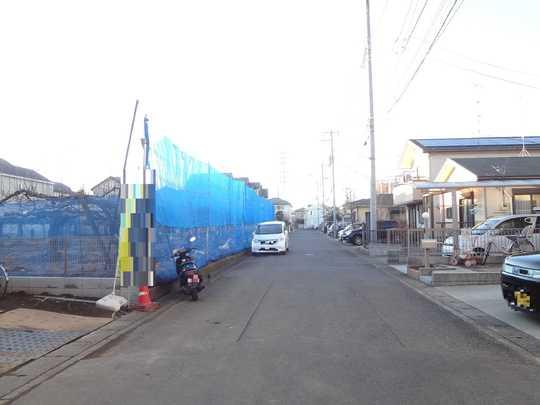 Local photos, including front road. Frontal road