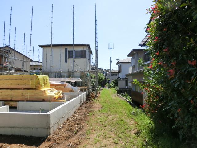 Local photos, including front road. Local (September 2013) Shooting