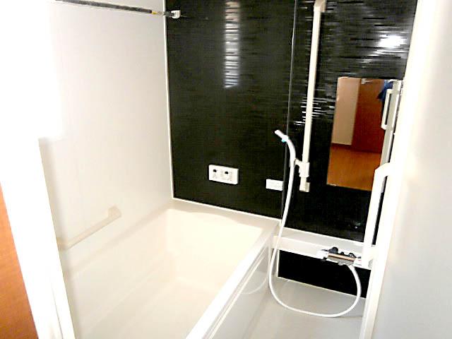 Bathroom. Was building completed. Such as the actual image from per yang, We have to wait all the time so you can see directly.
