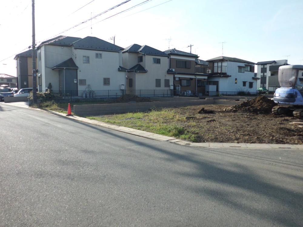 Local photos, including front road. Local (11 May 2013) Shooting