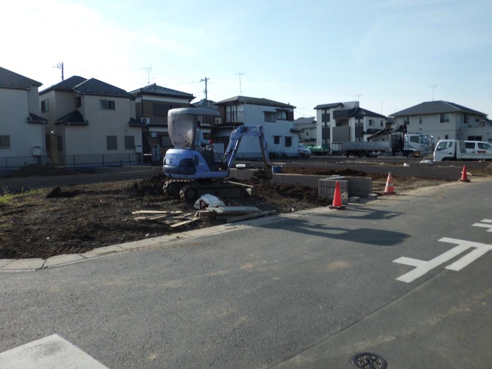 Local photos, including front road. Local (11 May 2013) Shooting