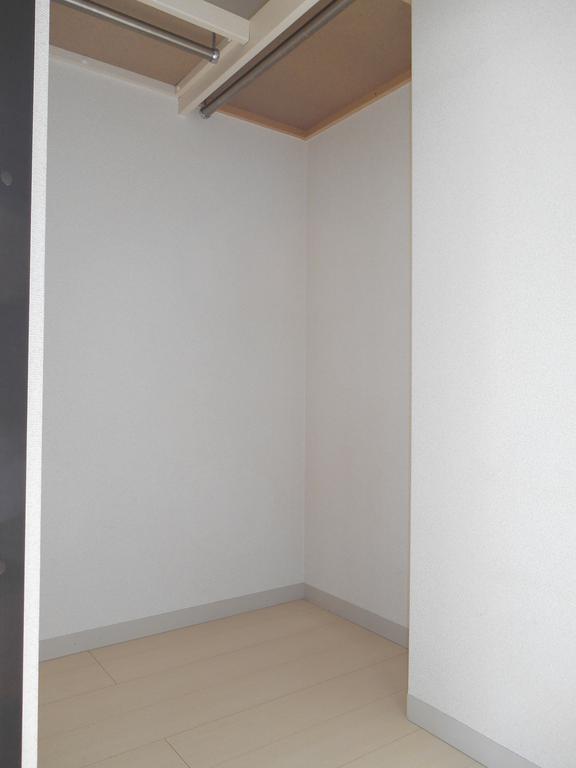 Receipt. Walk-in closet