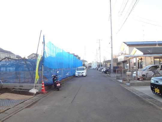 Local photos, including front road. Frontal road