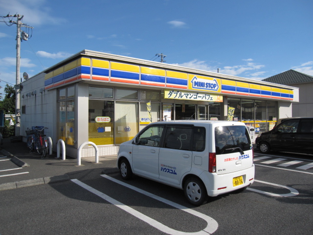Convenience store. MINISTOP up (convenience store) 550m