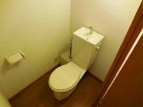 Toilet. toilet ・ Bus is completely has become separately.