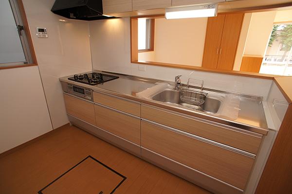 Kitchen. Face-to-face kitchen where you can enjoy a conversation with your family, even while cooking Indoor (11 May 2013) Shooting C Building