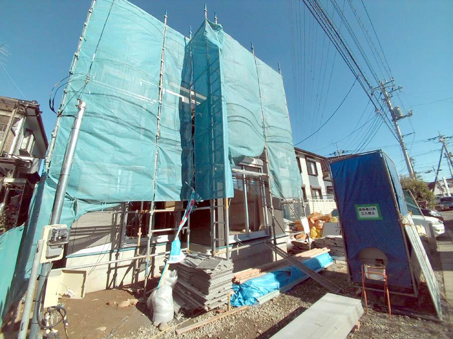 Local photos, including front road. We offer the same use the finished model house of this property. Please feel free to contact us.