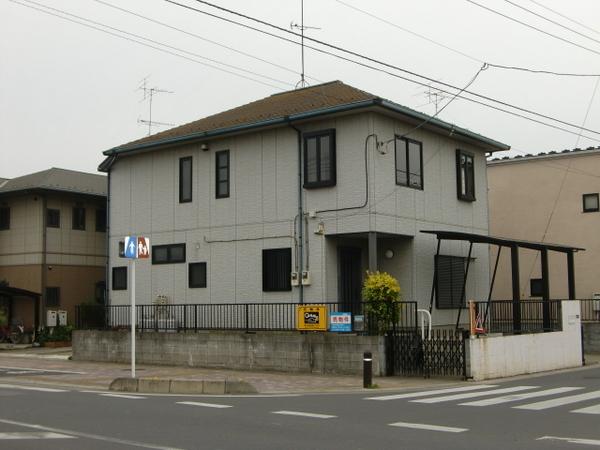 Building appearance. Environment is good location.