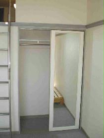 Receipt. Door of the housing has become a full-length mirror mirror. 