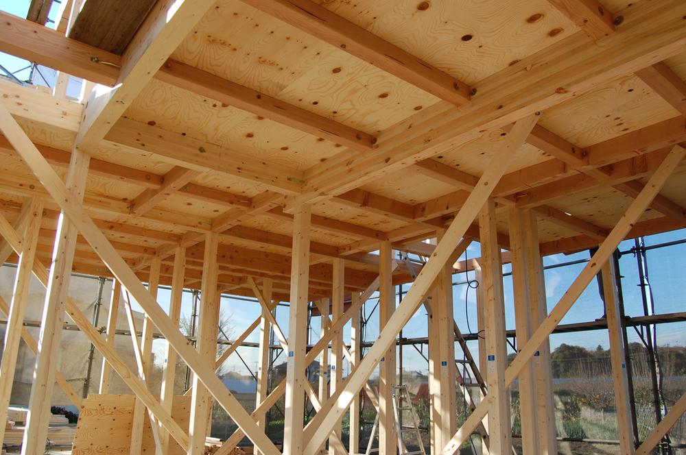 Construction ・ Construction method ・ specification. Where photos of the structure for a board with a thickness of 24mm on the second floor of the floor portion stretched