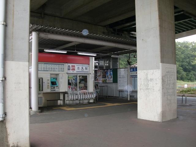 station. Sik 1200m 15-minute walk to the Train Station