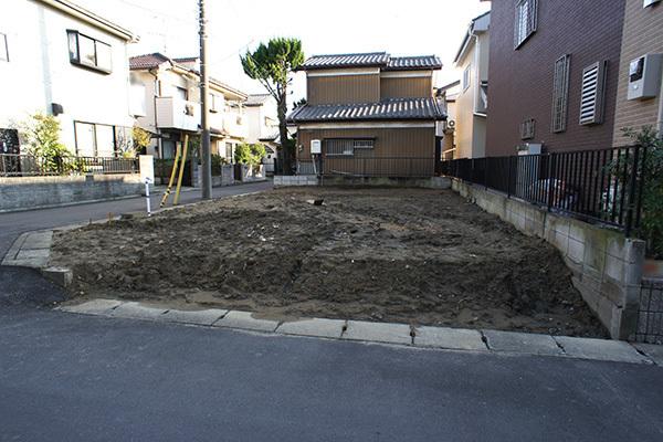 Local photos, including front road. Local (11 May 2013) Shooting