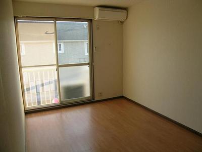 Living and room.  ☆ Air-conditioned 1 groups ☆ It is comfortable from your moving day ☆