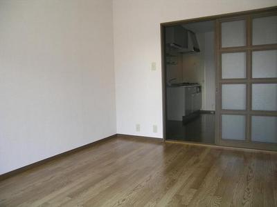 Living and room. Western-style followed by DK