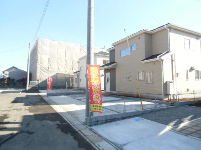 Local photos, including front road. Local (12 May 2013) Shooting