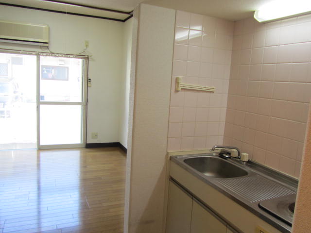 Kitchen. With electric stove