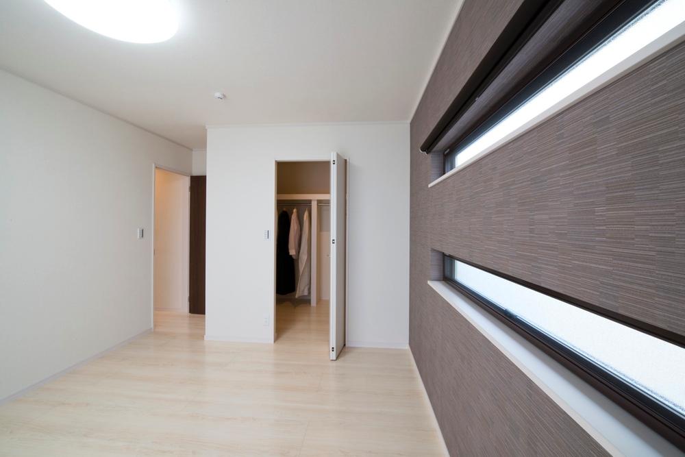 Non-living room. Our example of construction main bedroom, I'm using a stylish windows and accent Cross.