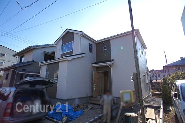 Local photos, including front road. Bright house wrapped in plenty of sunlight