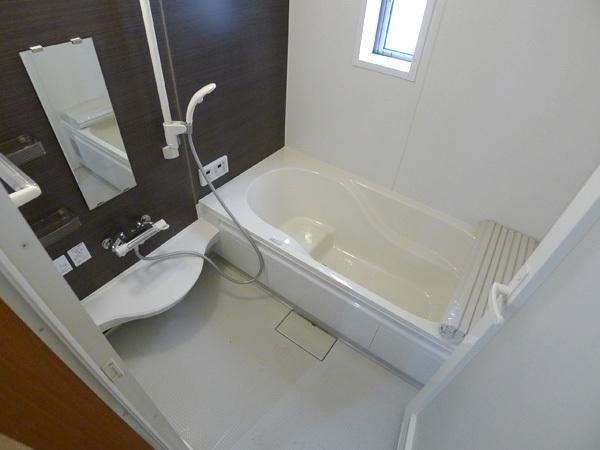 Bathroom. 11 Building