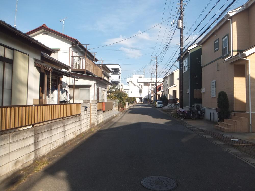 Local photos, including front road. Local (11 May 2013) Shooting