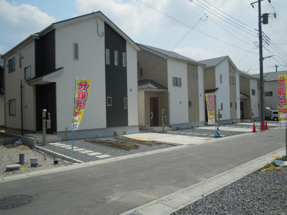 Local photos, including front road. Local (July 2013) Shooting