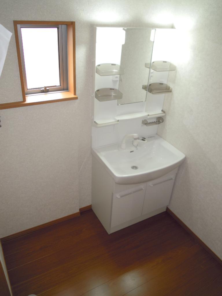 Wash basin, toilet. Indoor (June 2013) Shooting