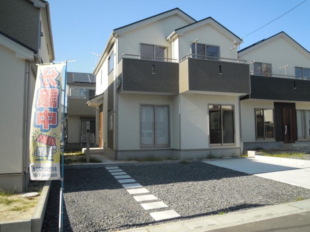 Local appearance photo. Local (10 May 2013) Shooting